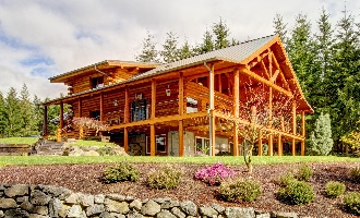 בעל עסק - כך גלריה מעץ בחצר יכולה להועיל לך כלכלית